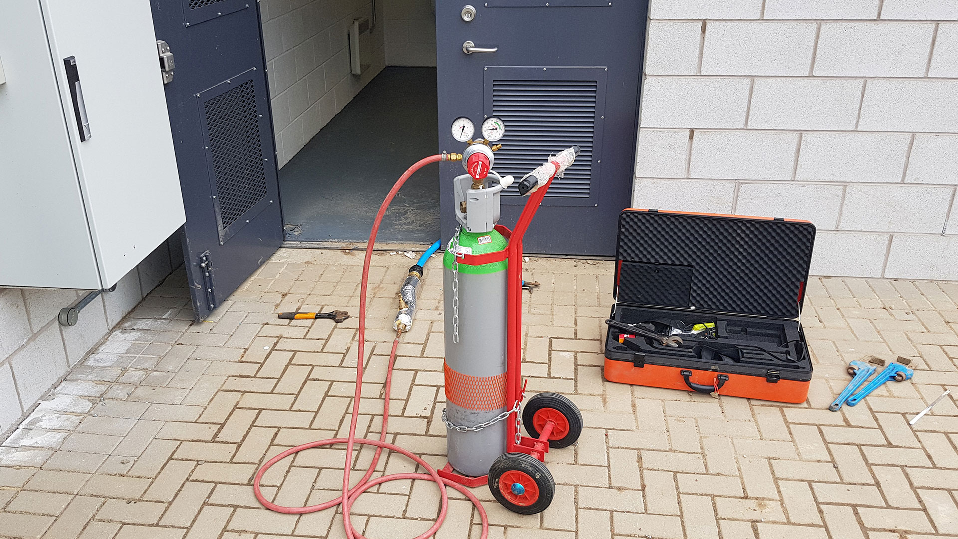 Tuzla Özel Manometre Cihazı bağlama