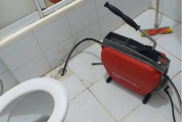 Tuzla'da Klozet Tuvaletsu Tıkandı